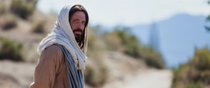 Jesus Christus möchte, dass wir ihm nachfolgen. Auf diesem Bild ist Jesus dargestellt wie er nach hinten schaut, als würde er warten.