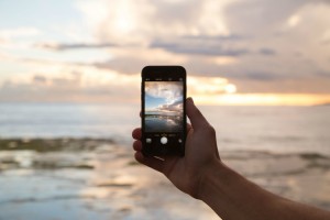 Joeph Smith übersetzte das Buch Mormon mithilfe eines Sehersteins. Das Smartphone ist unser eigener "moderner Seherstein".