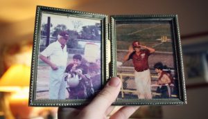 Zu sehen sind alte Baseball Fotos, die als Dokumente (Zeitzeugen) zur Ahnenforschung dienen.