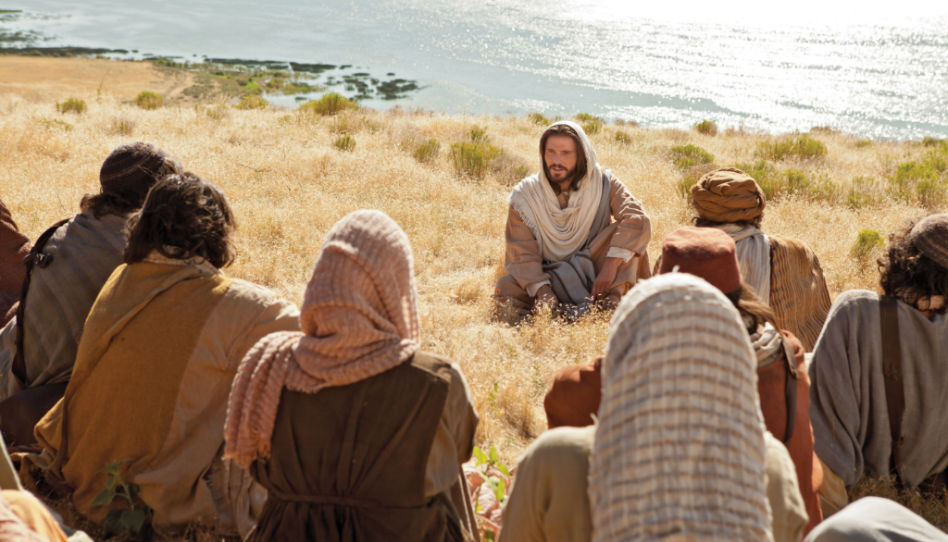 Jesus Christus lehrt das Gesetz des Evangeliums bei der Berpredigt