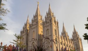 Zu sehen ist ein Foto des Salt Lake Tempels.