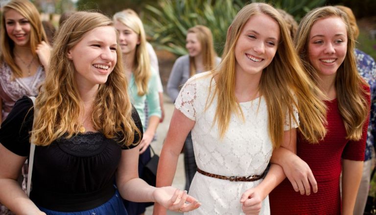 Junge Damen der Kirche Jesu Christi der Heiligen der Letzten Tage.