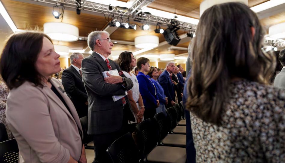 Hunderte neue Missionsführer während einer Schulung mit Präsident Oaks