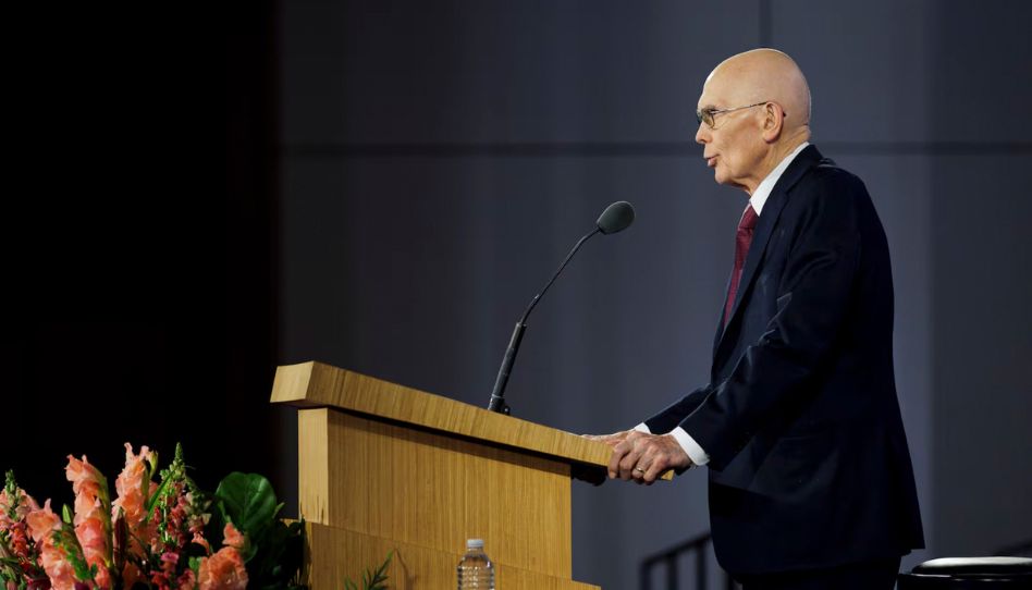 Präsident Oaks spricht zu hunderten von neuen Missionsführern