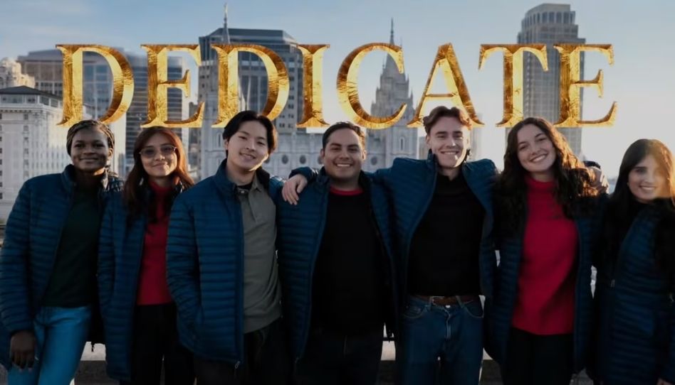 7 junge Menschen der Kirche Jesu Christi, die die Protagonisten der Serie „Dedicate“ sind.